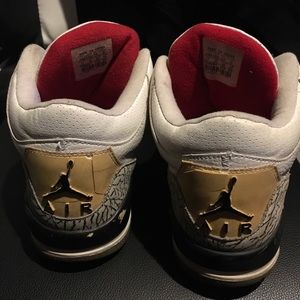 USED AUTHENTIC JORDANS SIZE 11